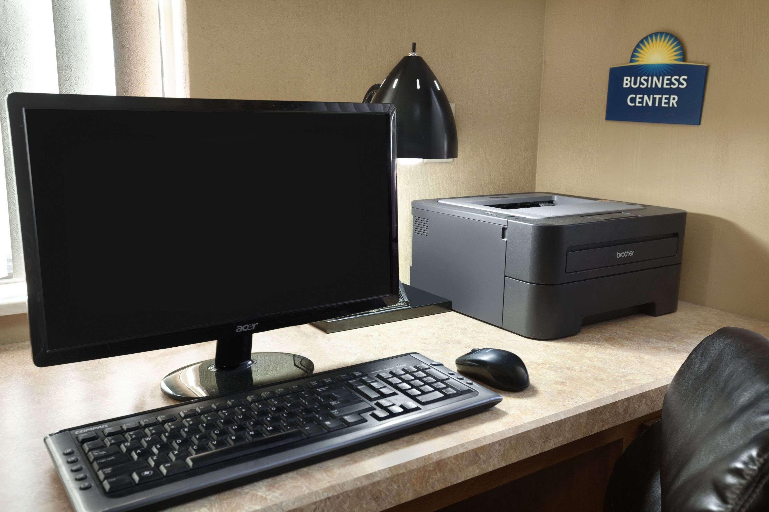 Days By Wyndham Columbia Mall Hotel Grand Forks